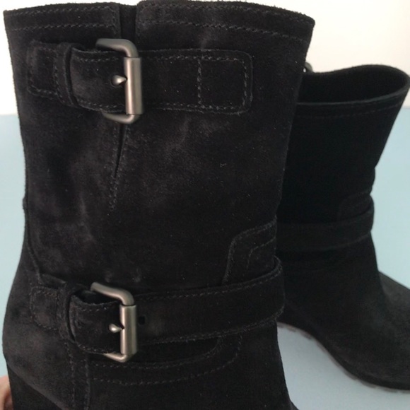 Prada black suede wedge bootie. Size 35.5 - Picture 5 of 6